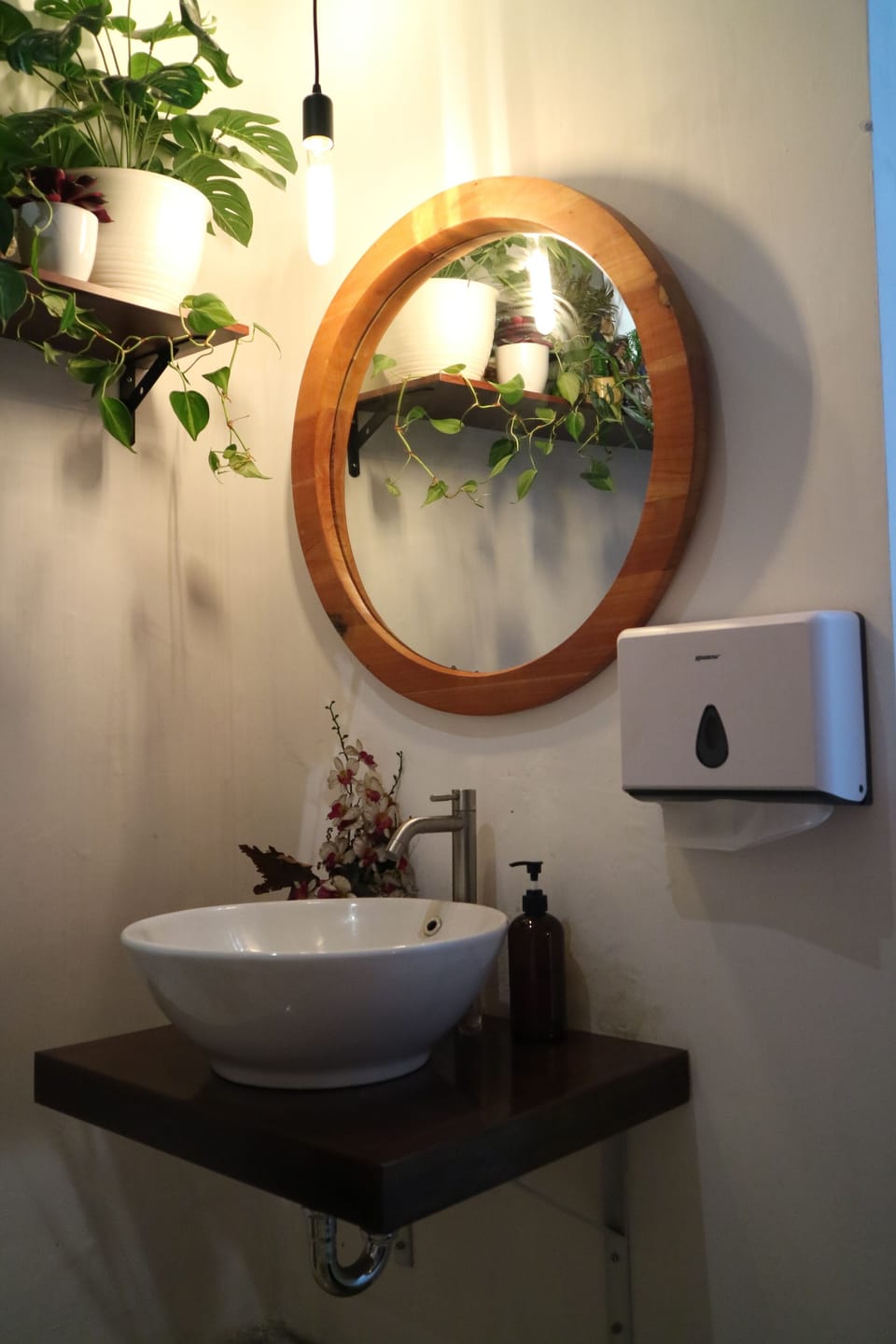 Bathroom sink
