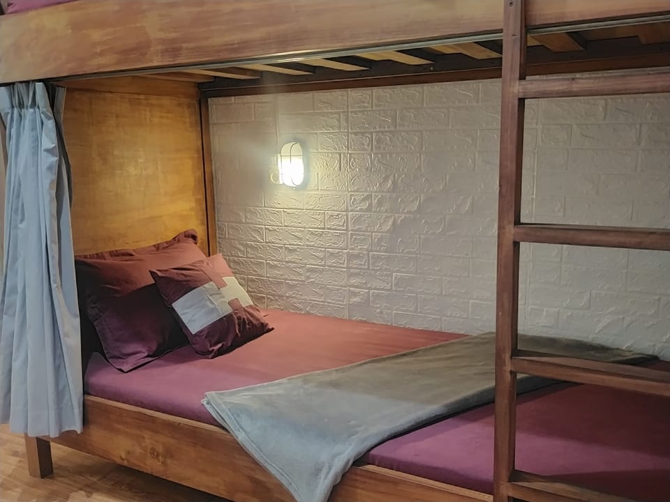 Signature Single Room, 2 Bedrooms, Non Smoking, Shared Bathroom | In-room safe, free WiFi