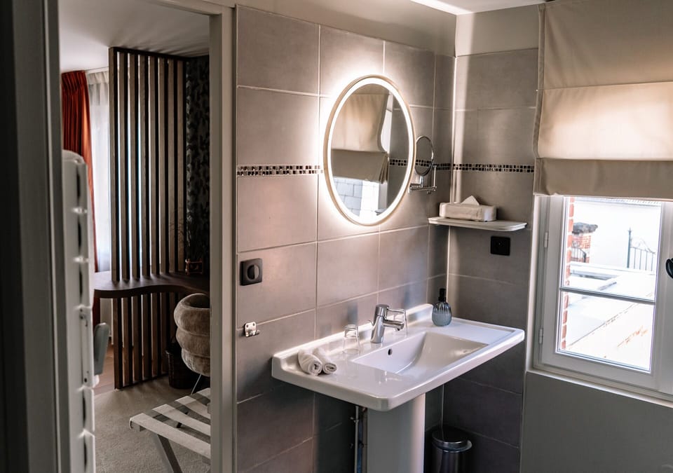 Panoramic Double Room | Bathroom | Shower, hair dryer, towels, soap