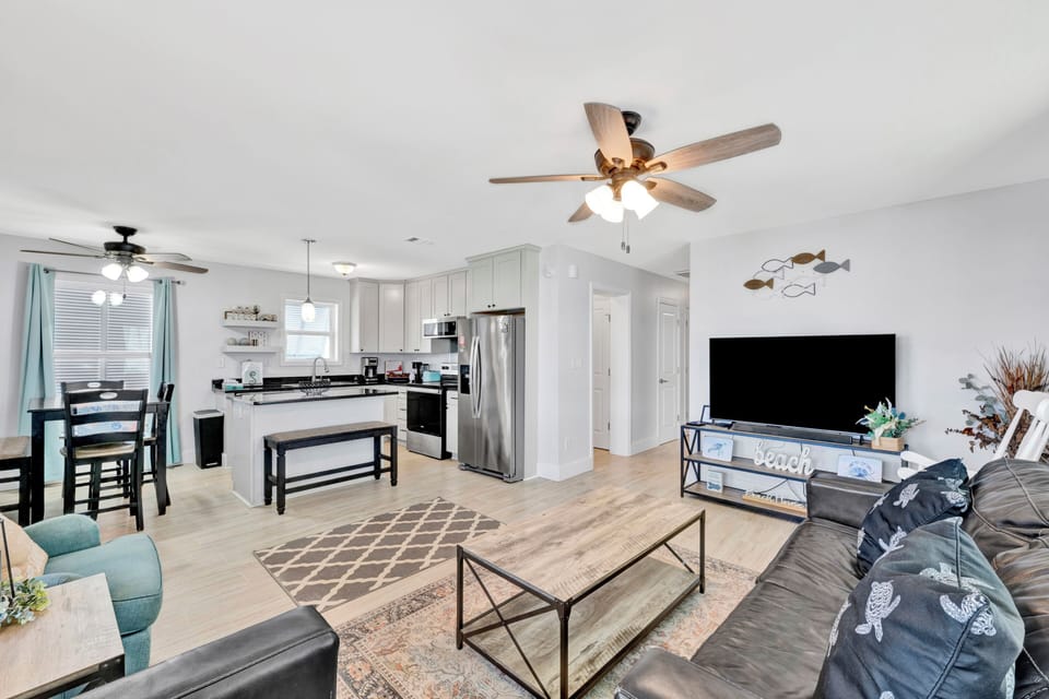 Keep it Simple is a pet-friendly beach house accommodating up to 10 guests and 2 pets