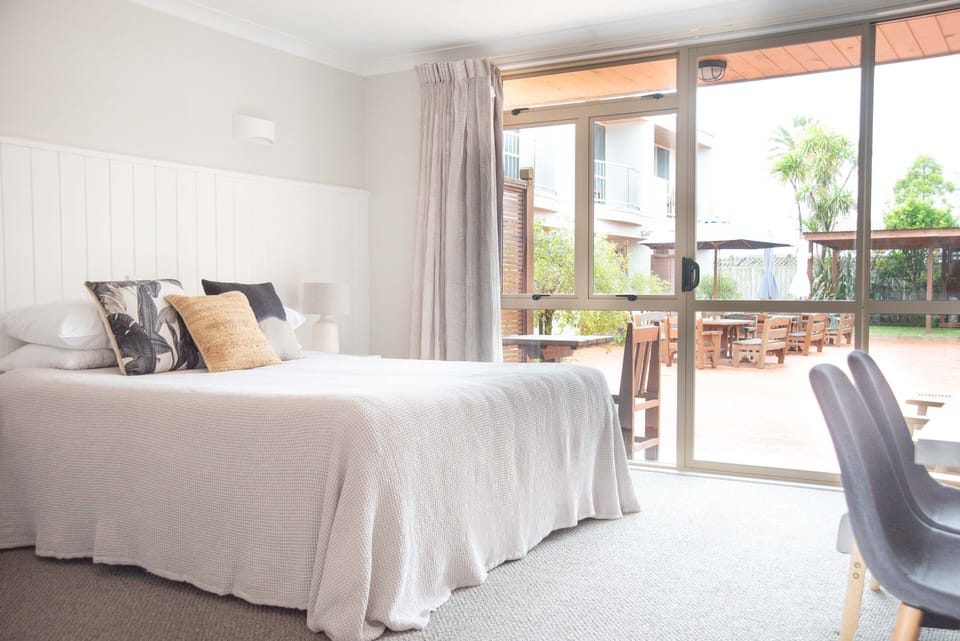 Studio | Iron/ironing board, free cribs/infant beds, free WiFi, bed sheets