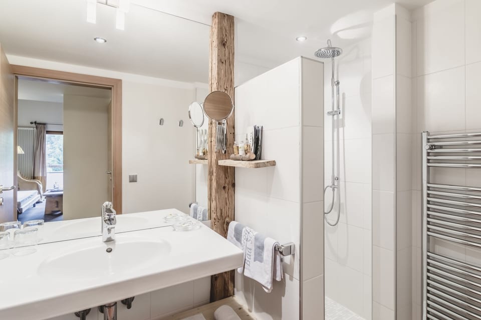 Shower, free toiletries, hair dryer, bathrobes