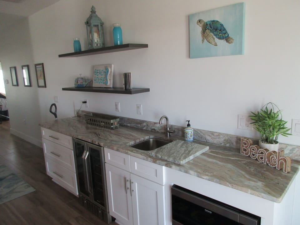 3rd Floor Wet Bar