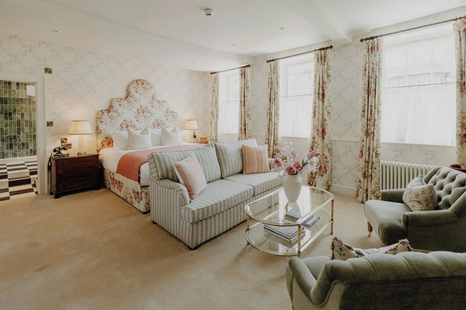 Egyptian cotton sheets, individually decorated, individually furnished