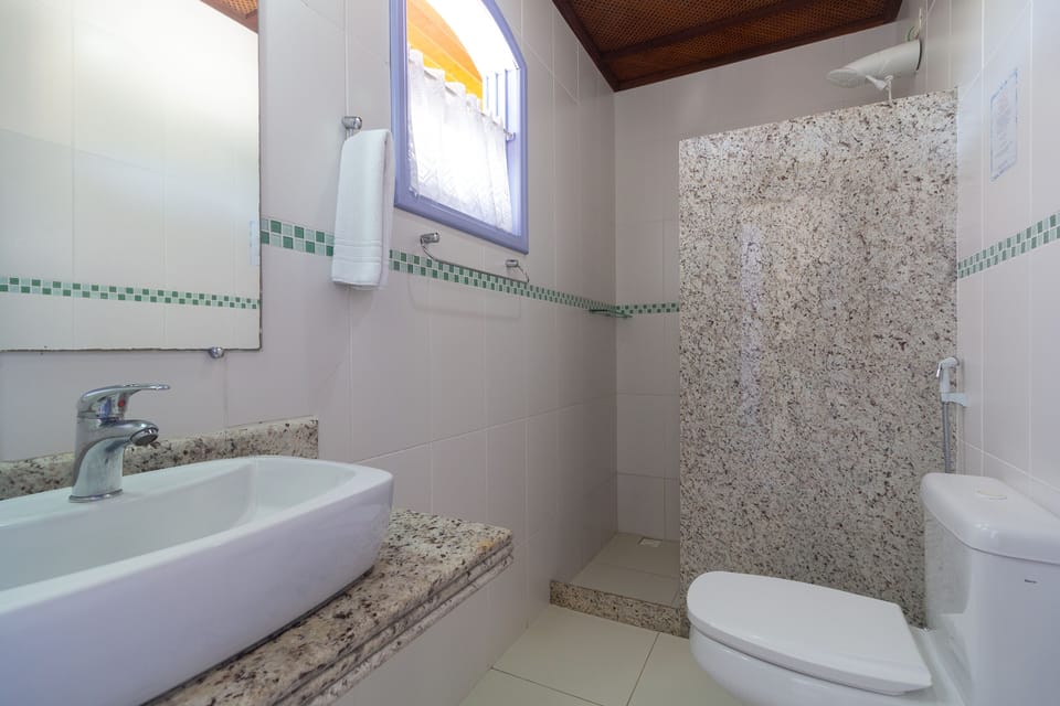 Shower, free toiletries, hair dryer, towels