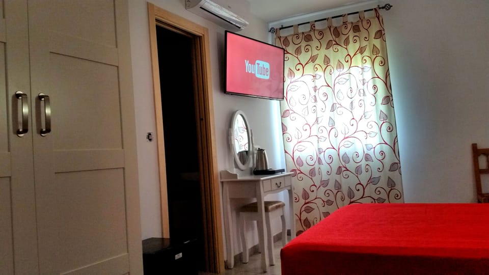 Comfort Double Room, 1 Queen Bed, City View | Frette Italian sheets, premium bedding, memory foam beds, minibar
