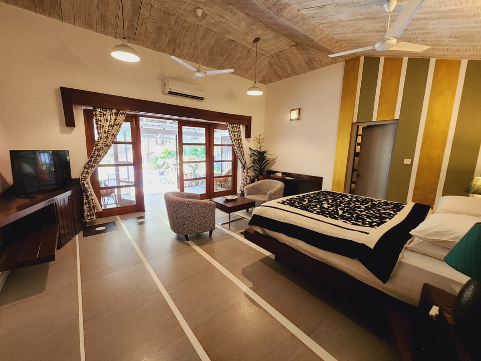 Casa Favourite | Premium bedding, minibar, in-room safe, individually decorated