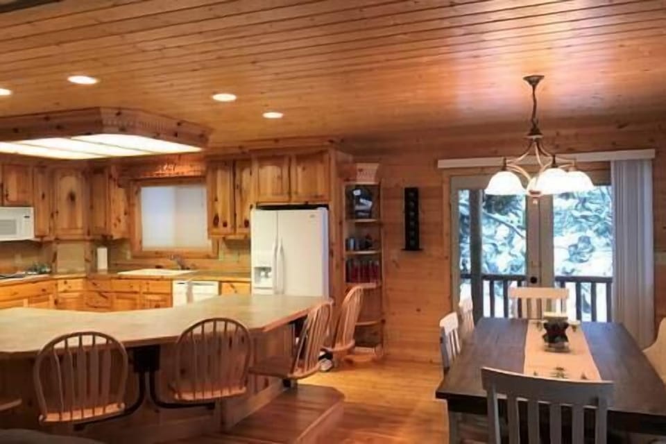 Dining/Kitchen area