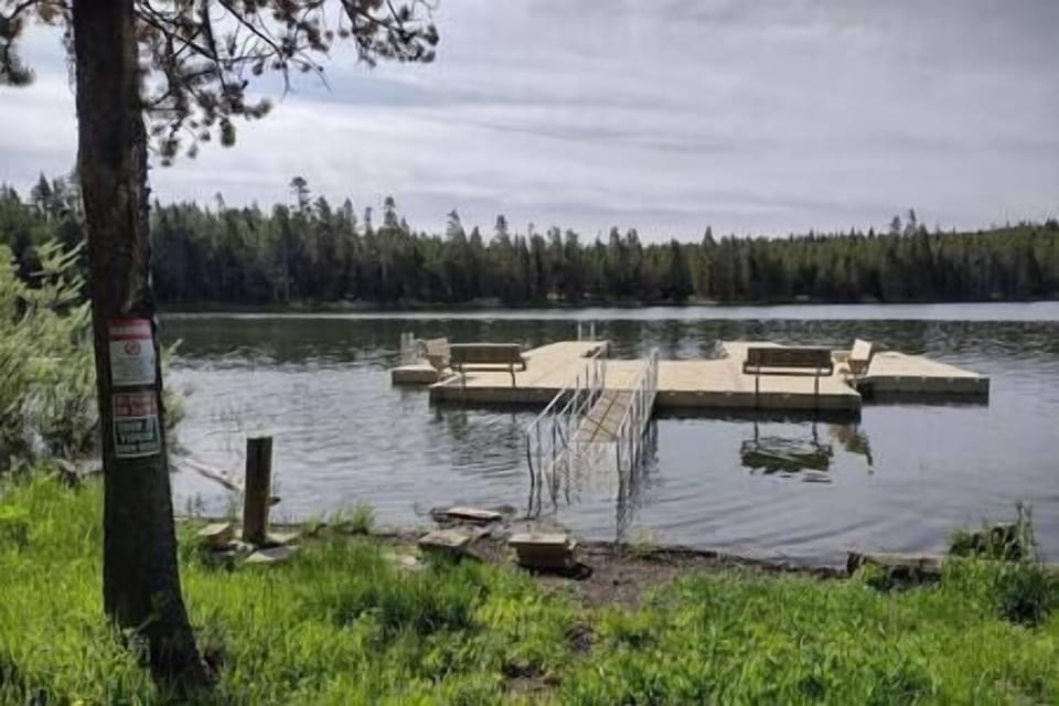 A big boat dock for guests to use. Full reservoir in June.