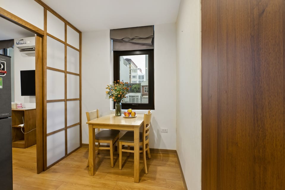 City Apartment | Living area | 45-inch Smart TV with cable channels, TV