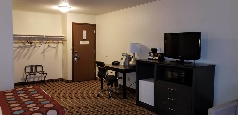 Studio Suite, 2 Queen Beds, Non Smoking | Desk, laptop workspace, iron/ironing board, free cribs/infant beds