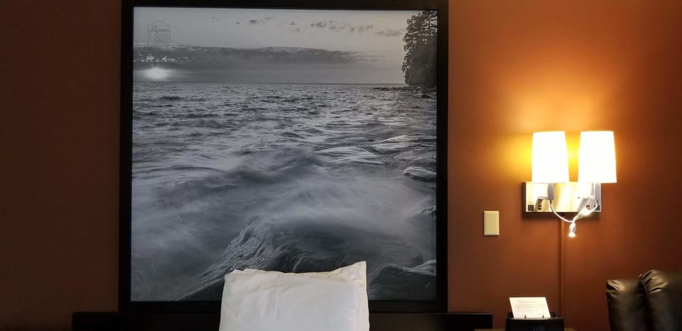 Standard Room, 1 Queen Bed | Desk, laptop workspace, iron/ironing board, free cribs/infant beds