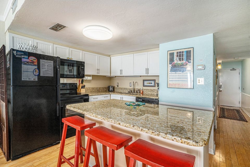 Condo, 3 Bedrooms | Private kitchen | Fridge, microwave, oven, dishwasher