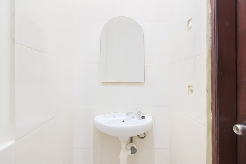 Standard Double Room | Bathroom | Shower, towels