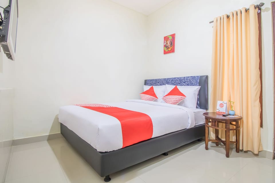 Standard Double Room | Desk, WiFi (free), bed sheets
