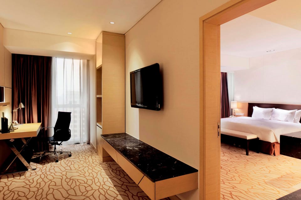 Minibar, in-room safe, desk, iron/ironing board