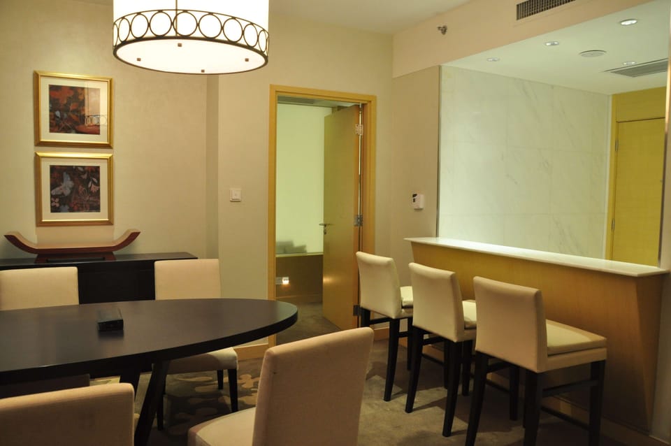 Fridge, coffee/tea maker