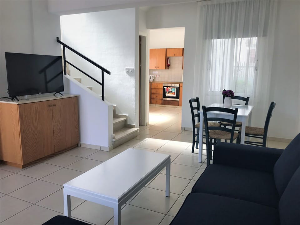Lounge area with flat screen TV