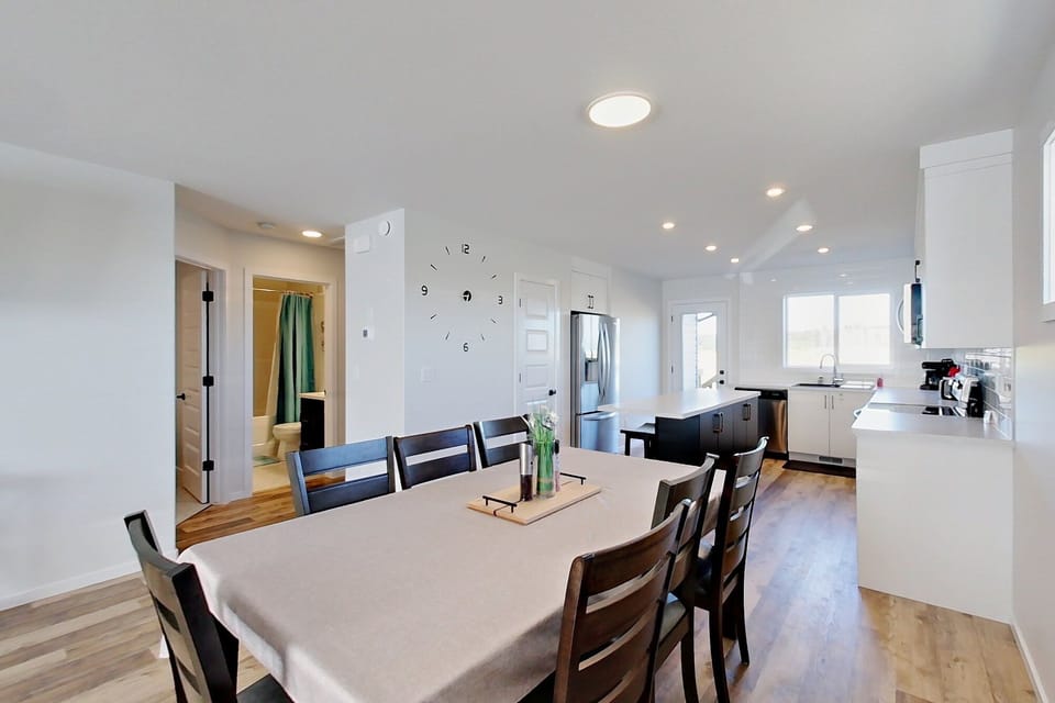 Kitchen Table seats 8 but there is two bar stools for the island as well.