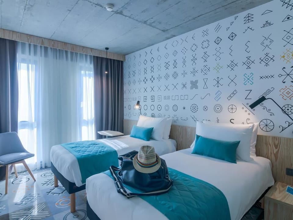 Standard Room, 2 Twin Beds | Minibar, in-room safe, blackout drapes, soundproofing