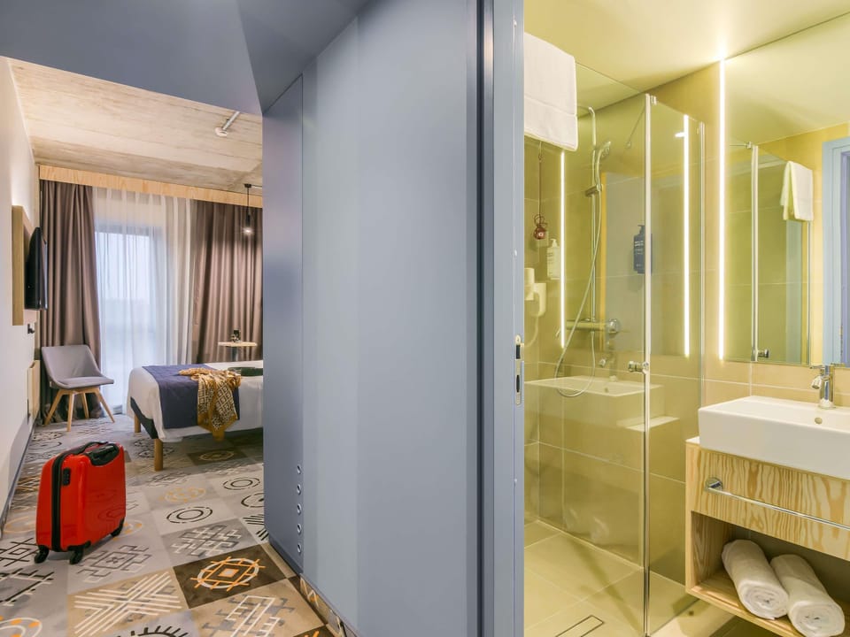 Superior Room, 1 Double Bed | Minibar, in-room safe, blackout drapes, soundproofing