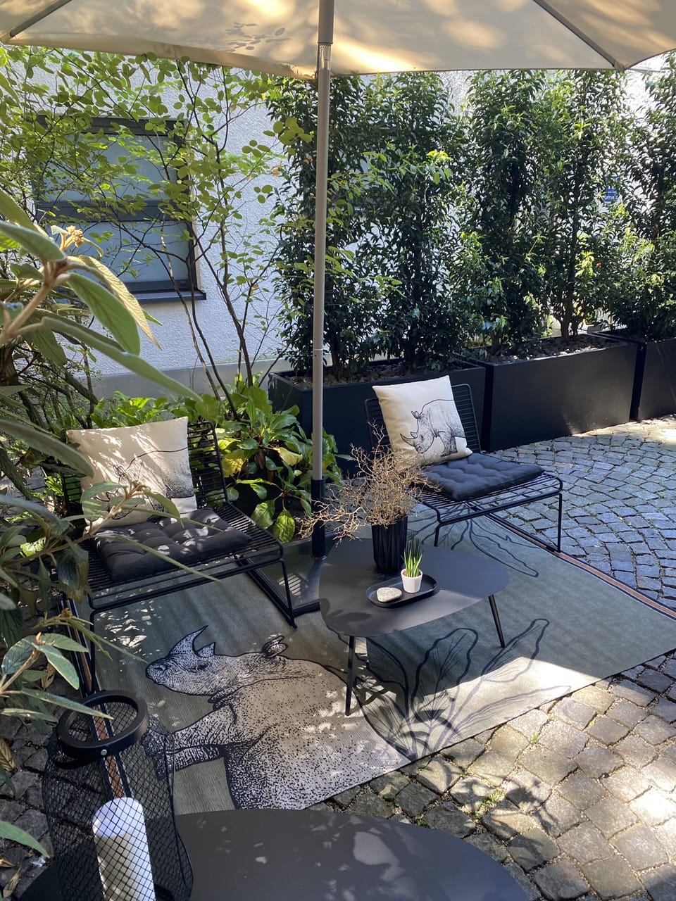 Quiet courtyard terrace