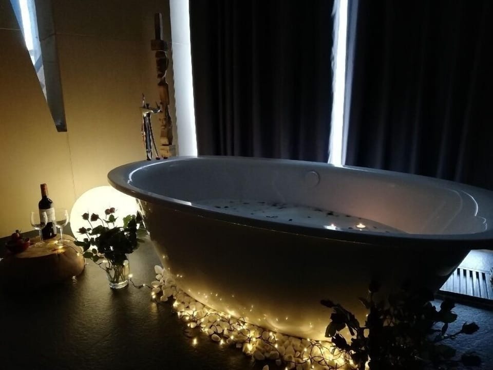 Private spa tub