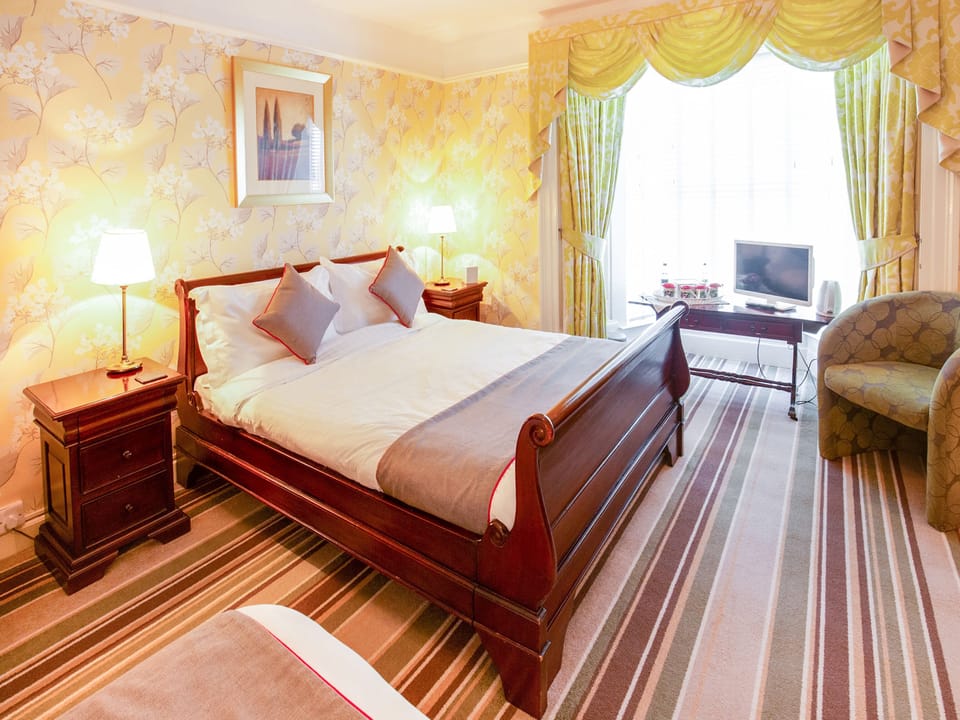 Deluxe Double Room | Desk, iron/ironing board, free WiFi, bed sheets