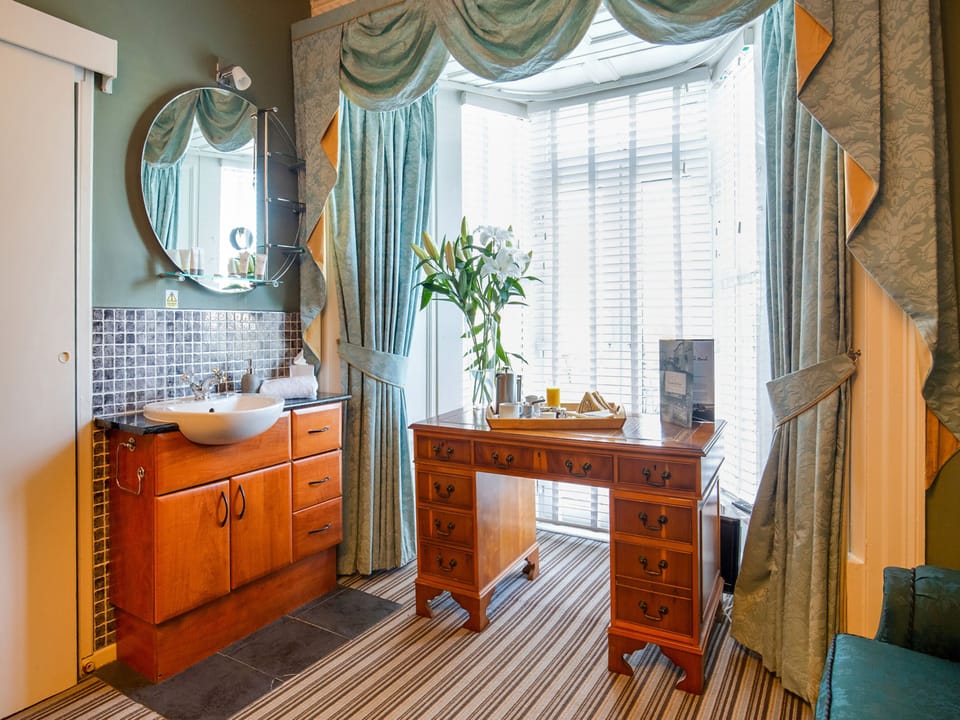 Standard Double Room | In-room dining