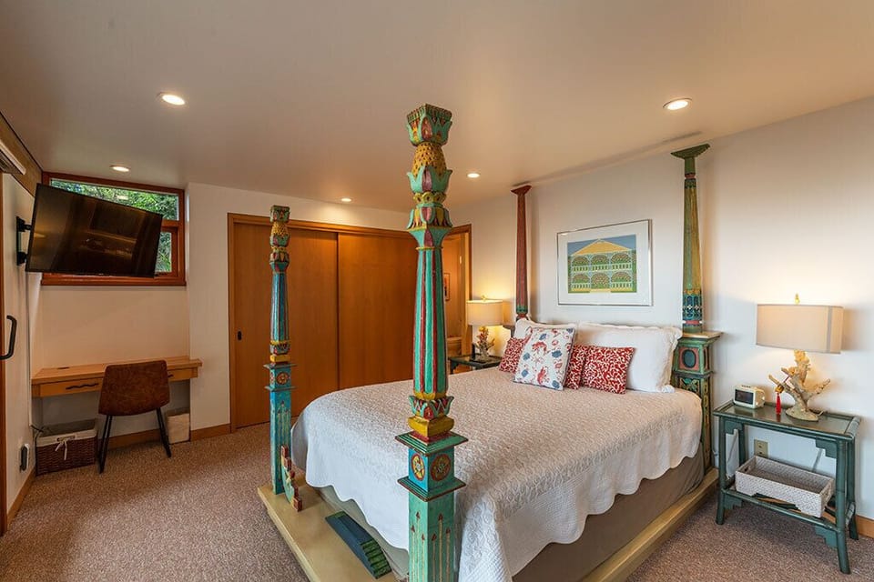 Bedroom #3 is filled with colorful decor and offers a desk and t - Bedroom #3 is filled with colorful decor and offers a desk and t.v.