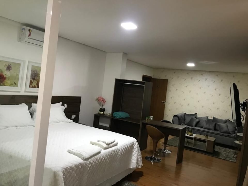 Deluxe Studio Suite, Hot Tub (com sala) | Minibar, desk, WiFi (free)