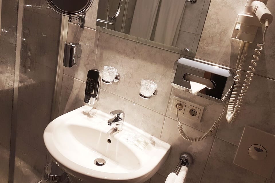 Bathroom sink
