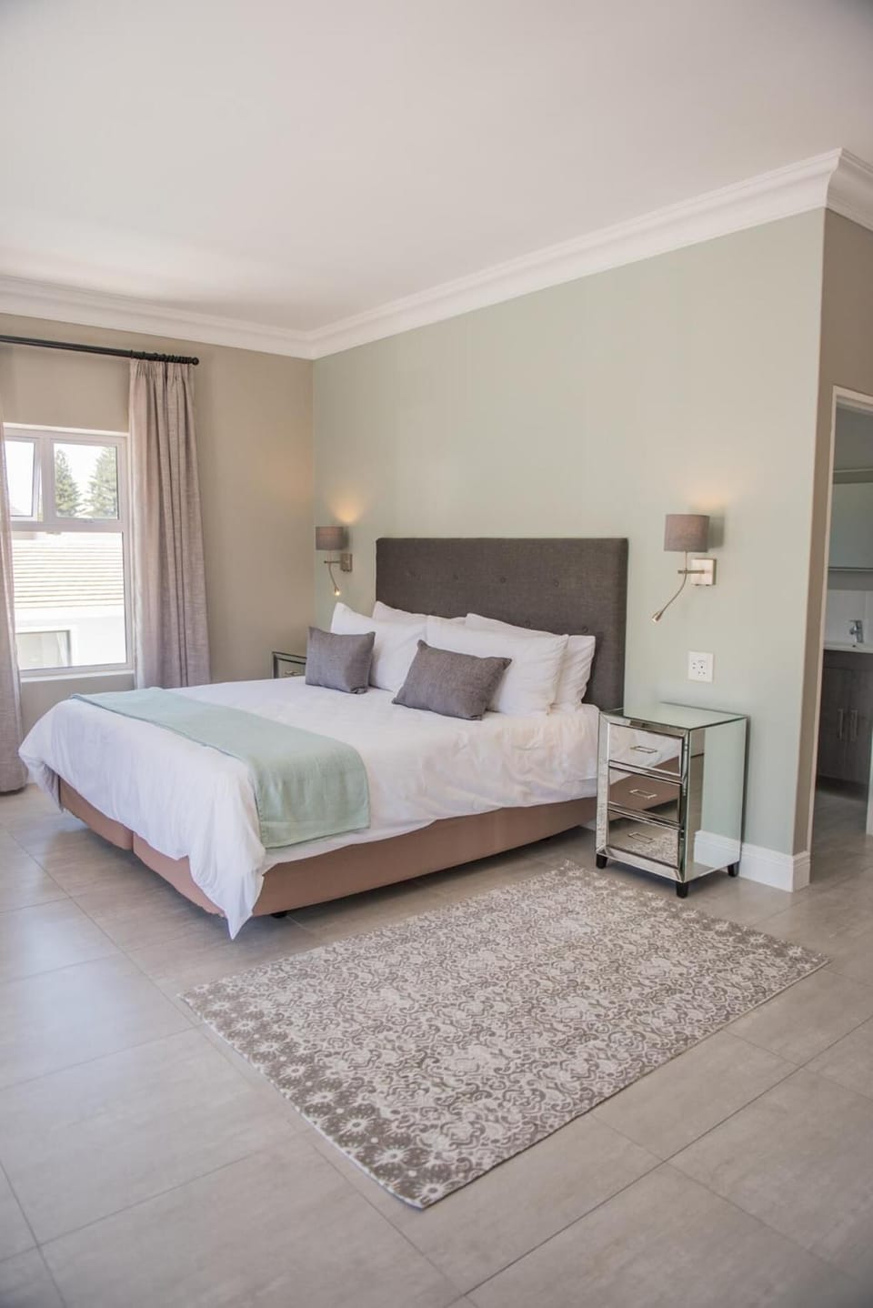 Premium bedding, in-room safe, individually decorated