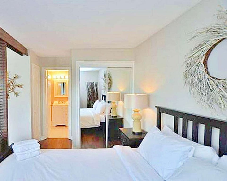 Open concept with privacy screen