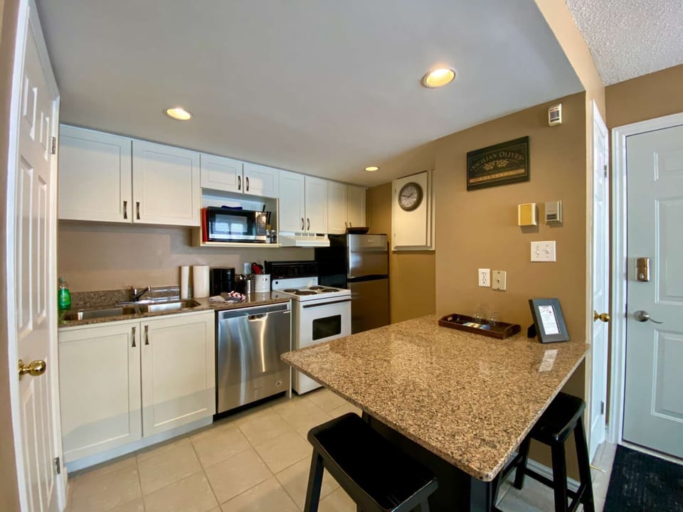 Full well equipped kitchen