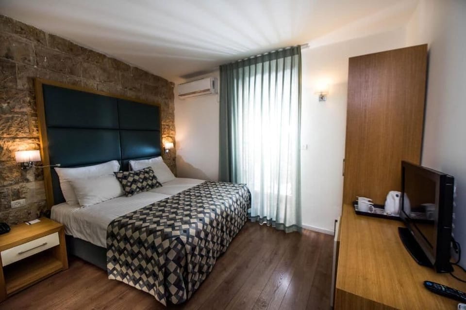 Superior Room | In-room safe, desk, free WiFi, bed sheets