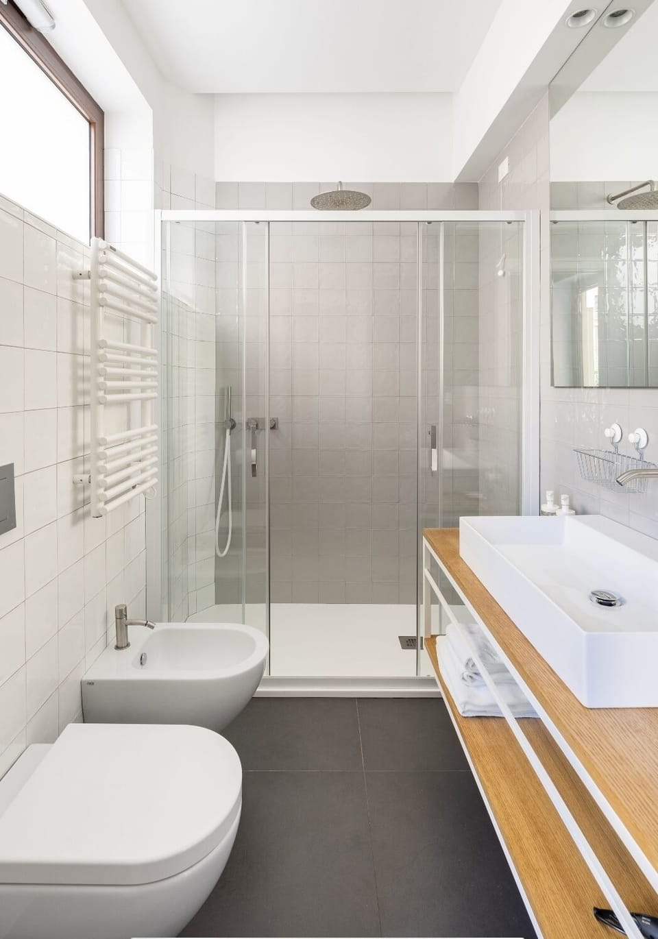 Standard Double Room | Bathroom | Shower, hair dryer, bidet, towels