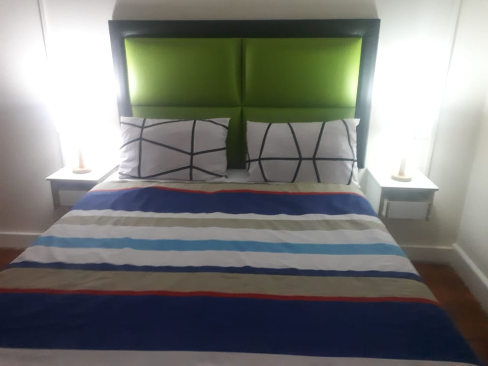 Minibar, free WiFi, bed sheets