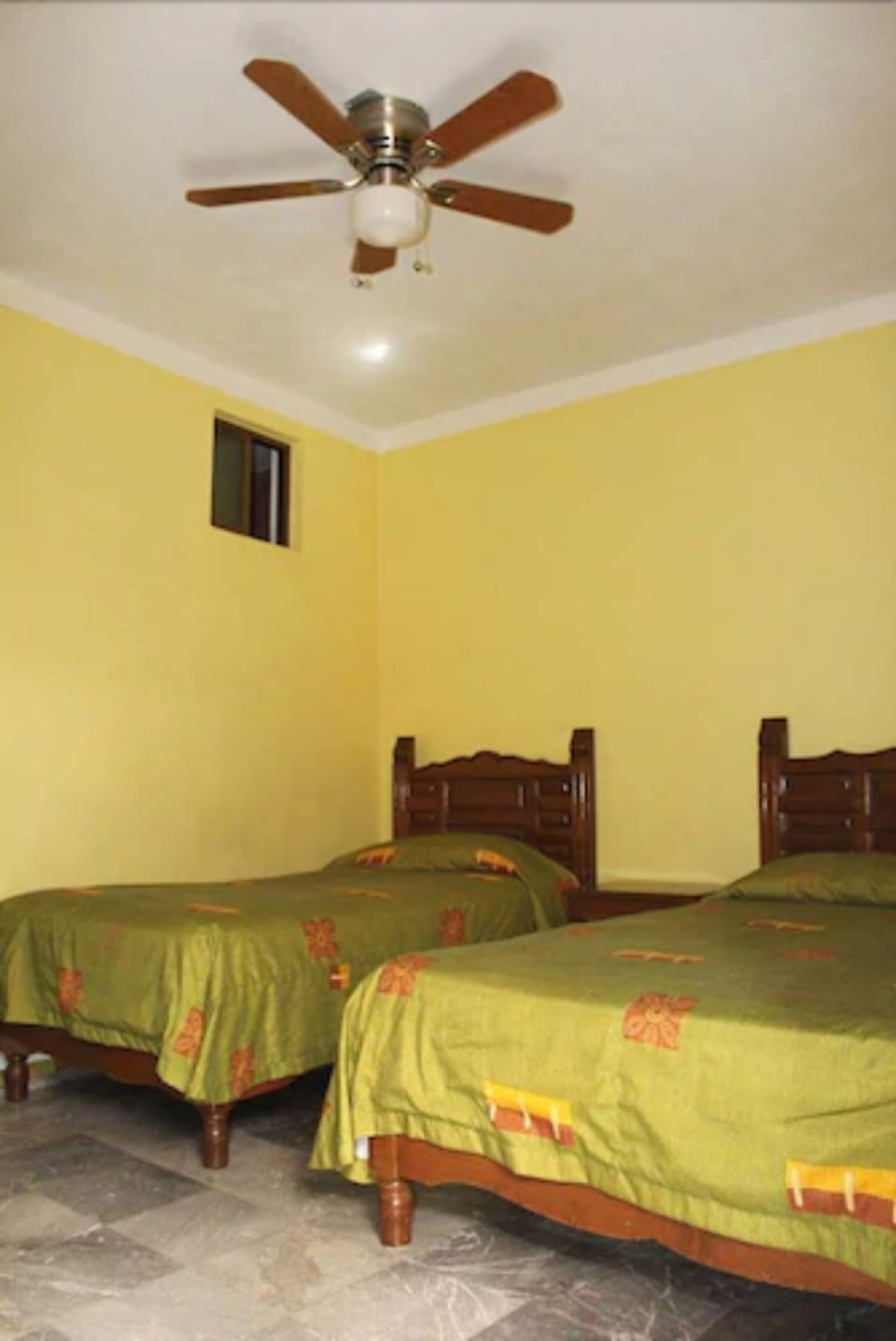 Triple Room | Free WiFi, bed sheets