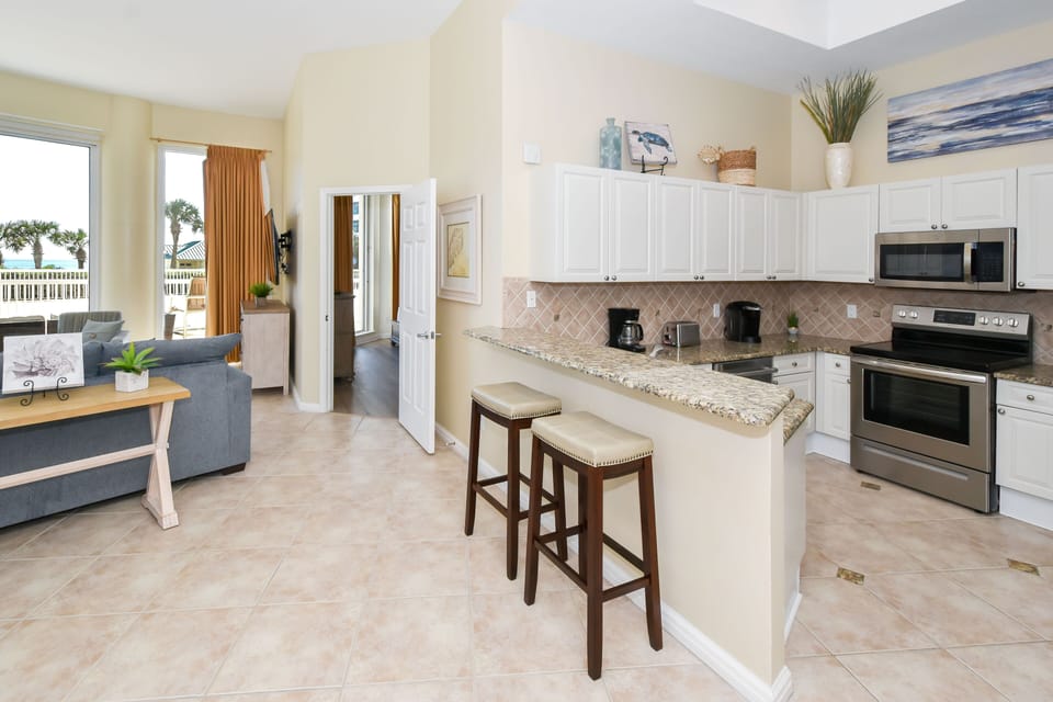 Silver Shells St. Maarten 207- Breakfast Bar Area and Kitchen