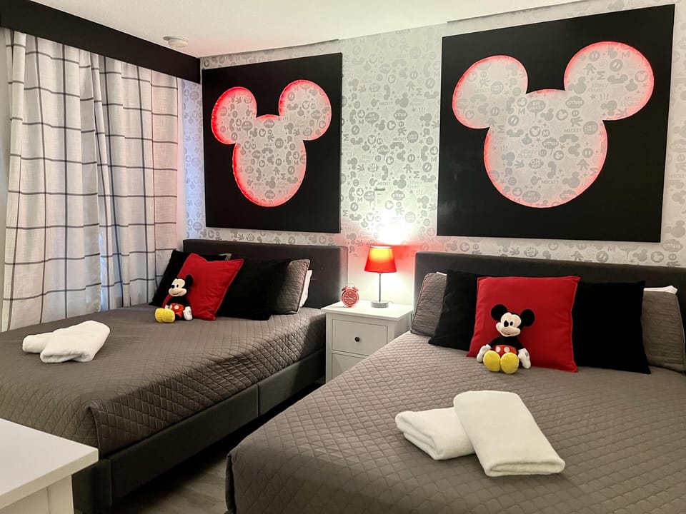 Suite with 2 Full Size Beds (Mickey Room) Sleep 4