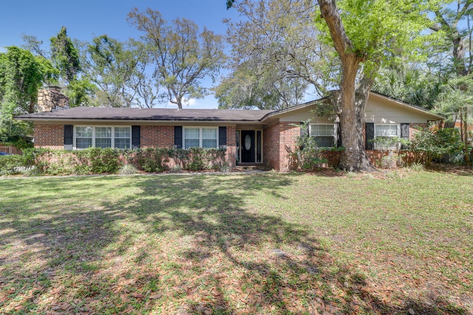Exterior | Private Yard | 2,600 Sq Ft