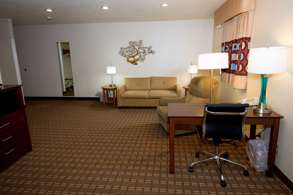 Suite, 1 King Bed, Non Smoking | In-room safe, desk, iron/ironing board, free cribs/infant beds