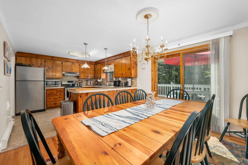 Dining area with seating for 8 looking into the kitchen - 209 Indian Hill Road Chatham Cape Cod New England Vacation Rentals