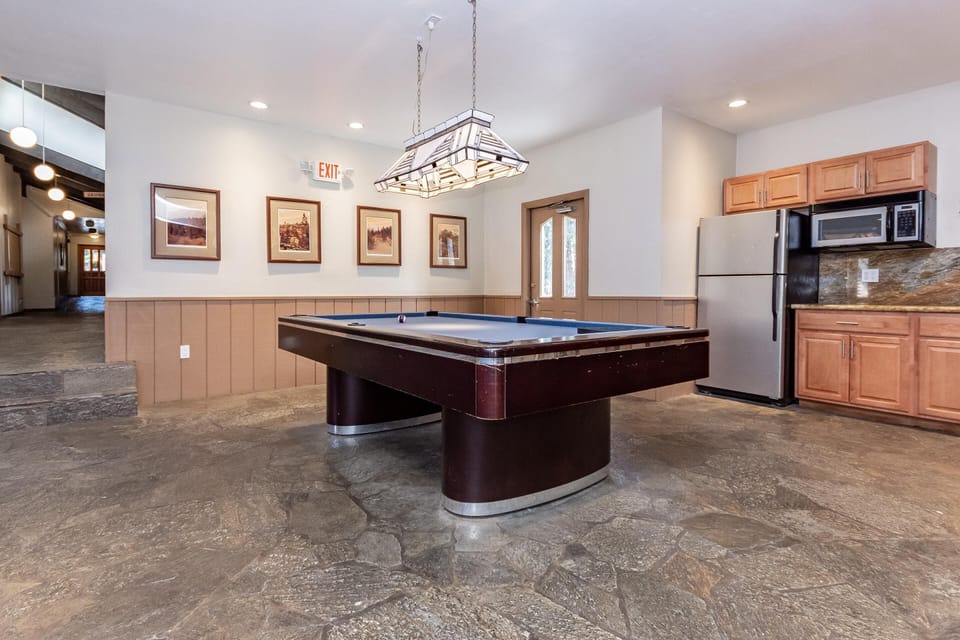 Townhome, 3 Bedrooms (Chamonix #62 Bldg. D) | Billiards