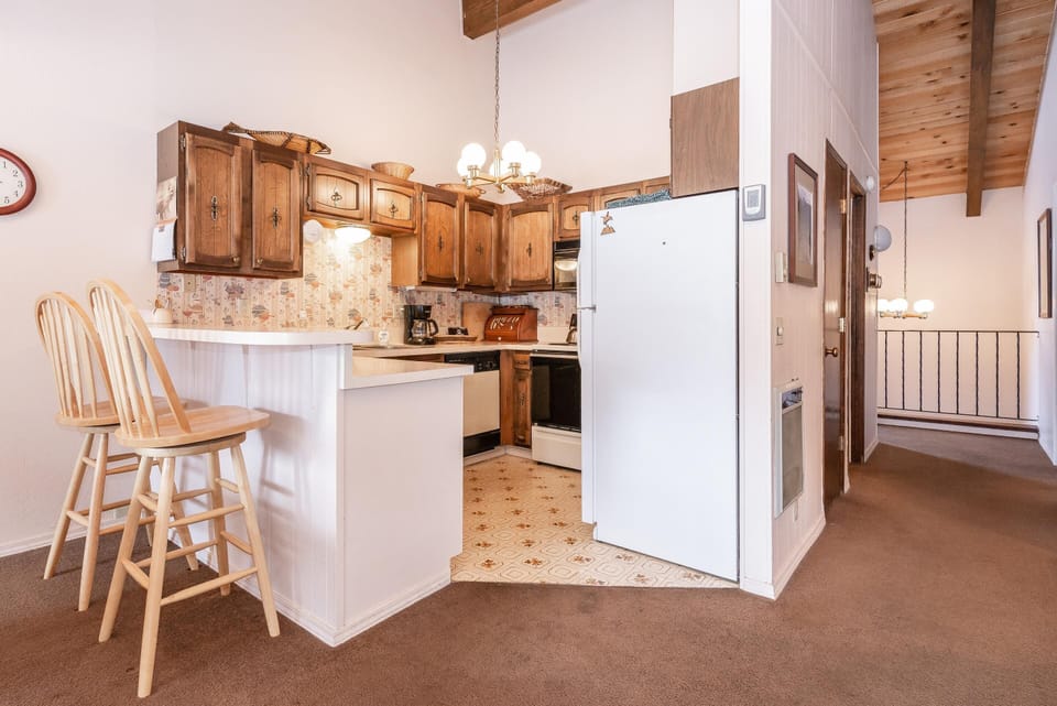 Townhome, 3 Bedrooms (Chateau Blanc #13) | Private kitchen | Fridge, microwave, stovetop, dishwasher