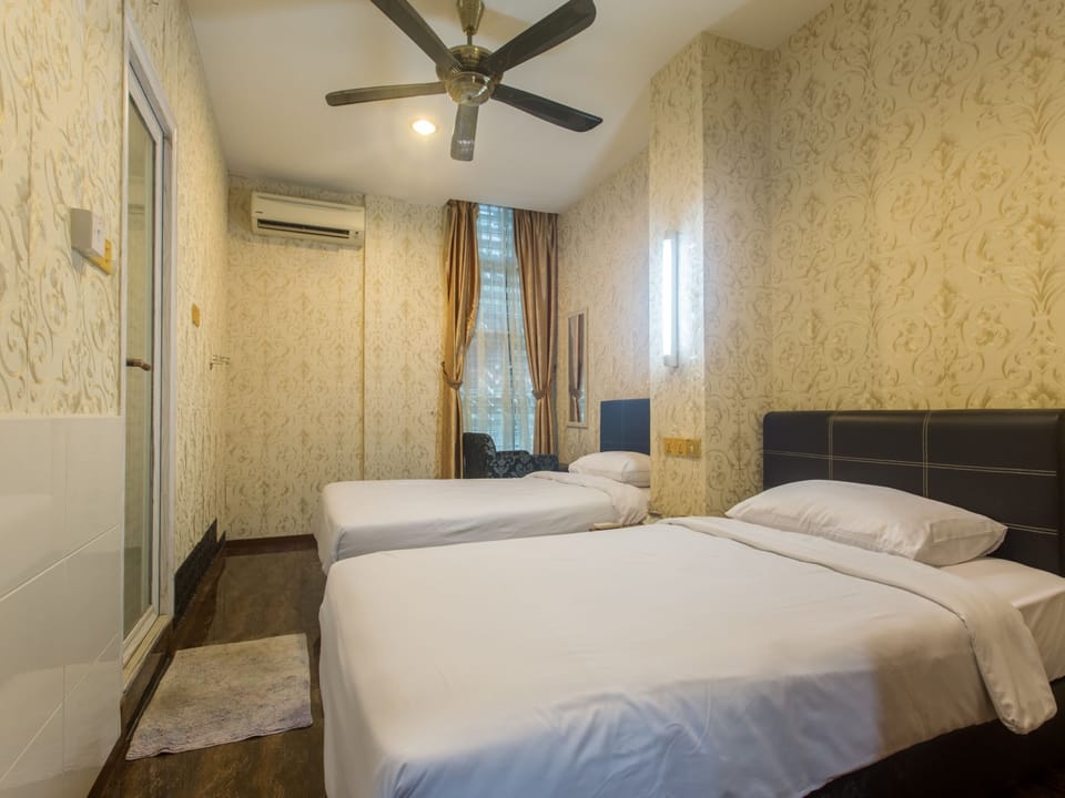 Standard Twin Room | Desk, free WiFi, bed sheets