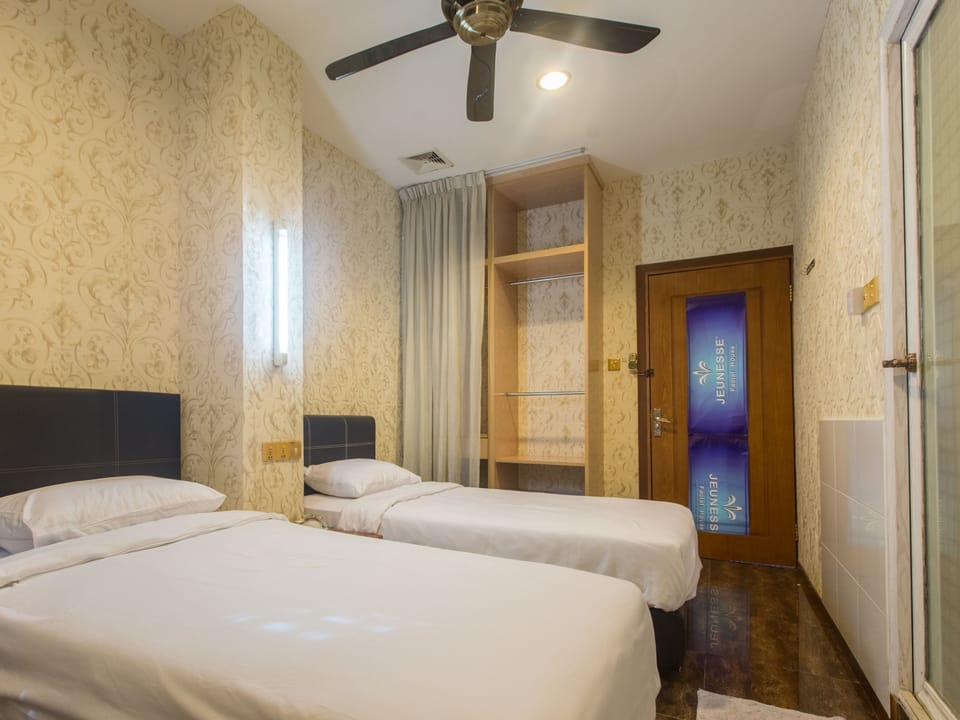Standard Twin Room | Desk, free WiFi, bed sheets