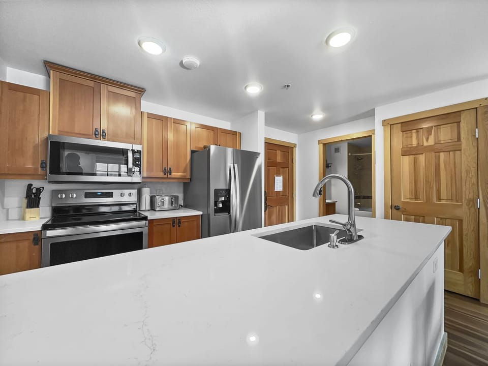 Condo, 2 Bedrooms | Private kitchen | Fridge, oven, dishwasher, coffee/tea maker