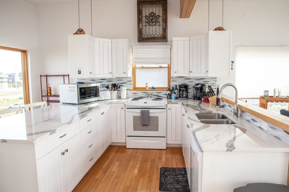 Cottage, 4 Bedrooms | Private kitchen | Fridge, coffee/tea maker